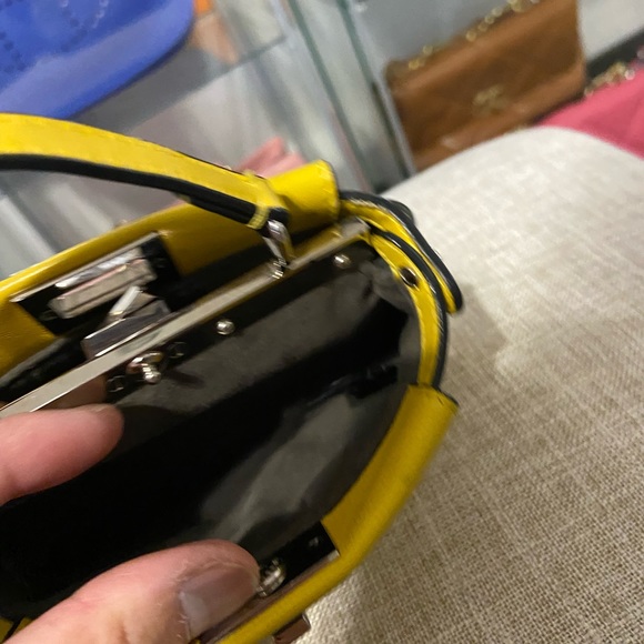 Micro peek a boo - Picture 8 of 13